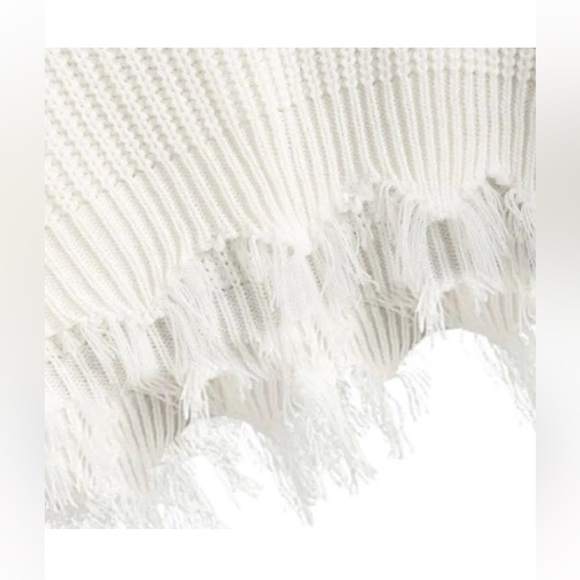 White Rose Fringe Cropped Sweater - Picture 3 of 3